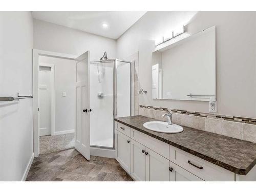 417 Sundance Place, Coalhurst, AB - Indoor Photo Showing Bathroom