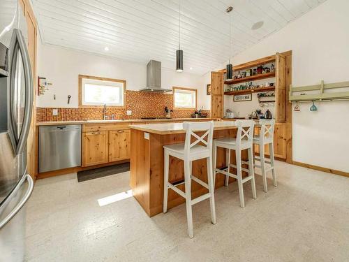 335 Avro Anson Road, Fort Macleod, AB - Indoor Photo Showing Kitchen