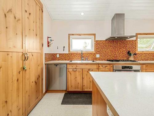 335 Avro Anson Road, Fort Macleod, AB - Indoor Photo Showing Kitchen