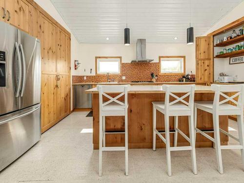 335 Avro Anson Road, Fort Macleod, AB - Indoor Photo Showing Kitchen