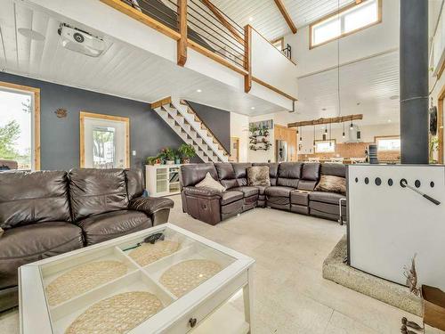 335 Avro Anson Road, Fort Macleod, AB - Indoor Photo Showing Living Room