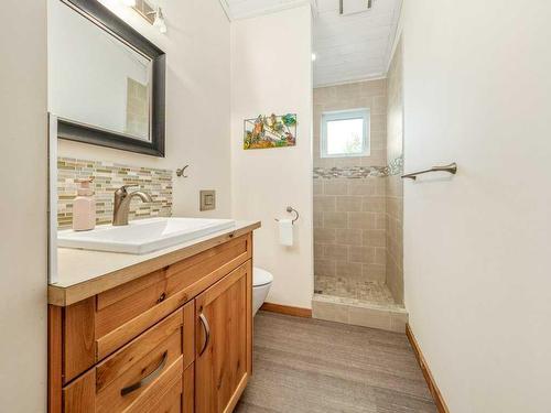 335 Avro Anson Road, Fort Macleod, AB - Indoor Photo Showing Bathroom