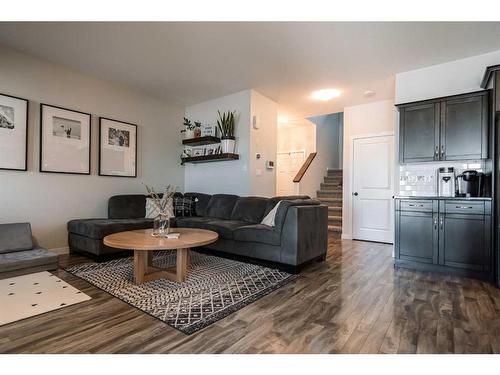 639 Keystone Chase West, Lethbridge, AB - Indoor Photo Showing Living Room