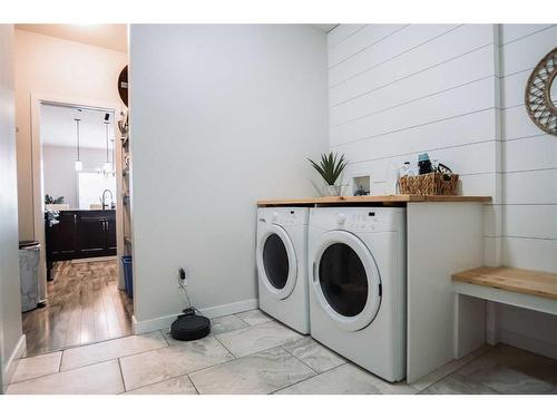 639 Keystone Chase West, Lethbridge, AB - Indoor Photo Showing Laundry Room