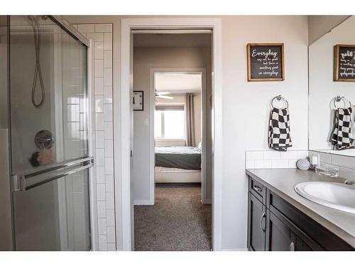 639 Keystone Chase West, Lethbridge, AB - Indoor Photo Showing Bathroom