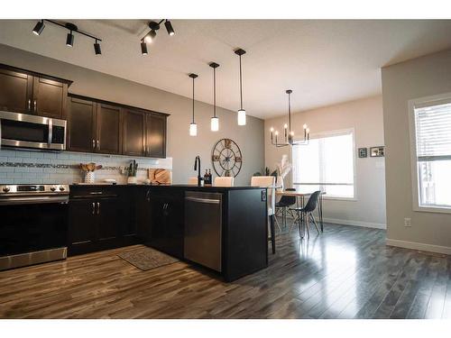 639 Keystone Chase West, Lethbridge, AB - Indoor Photo Showing Kitchen With Upgraded Kitchen