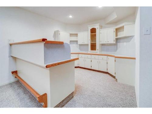 230 Mcmaster Boulevard West, Lethbridge, AB - Indoor Photo Showing Kitchen