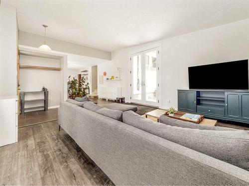 1803 22 Street South, Lethbridge, AB - Indoor Photo Showing Living Room