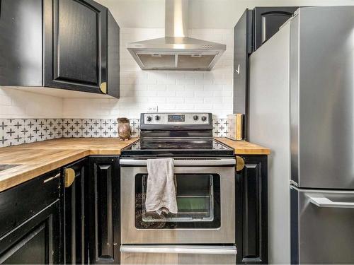 1803 22 Street South, Lethbridge, AB - Indoor Photo Showing Kitchen