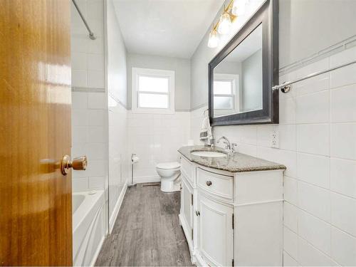 1803 22 Street South, Lethbridge, AB - Indoor Photo Showing Bathroom