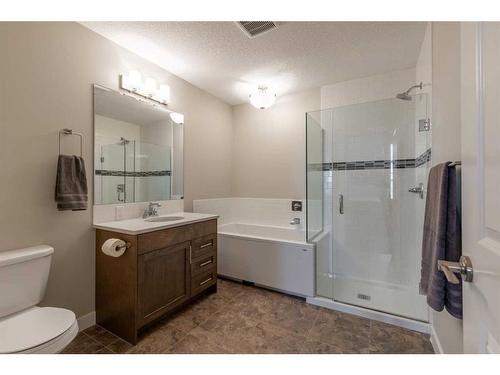 4-53 Aquitania Circle West, Lethbridge, AB - Indoor Photo Showing Bathroom