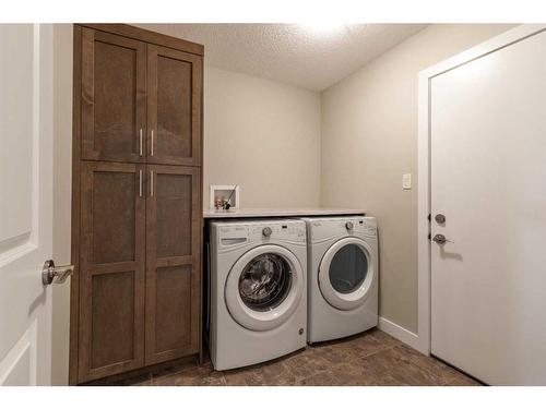 4-53 Aquitania Circle West, Lethbridge, AB - Indoor Photo Showing Laundry Room