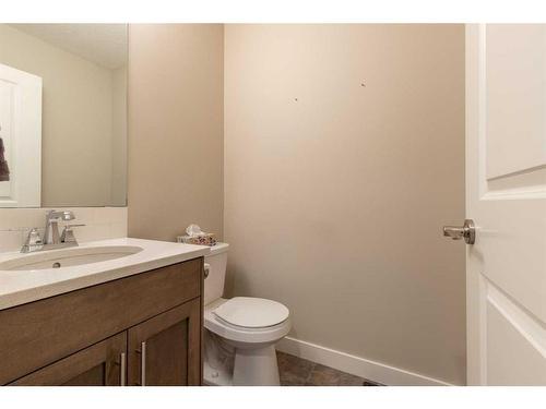 4-53 Aquitania Circle West, Lethbridge, AB - Indoor Photo Showing Bathroom