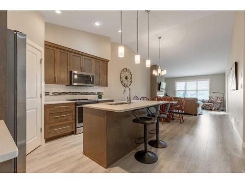 4-53 Aquitania Circle West, Lethbridge, AB - Indoor Photo Showing Kitchen With Upgraded Kitchen