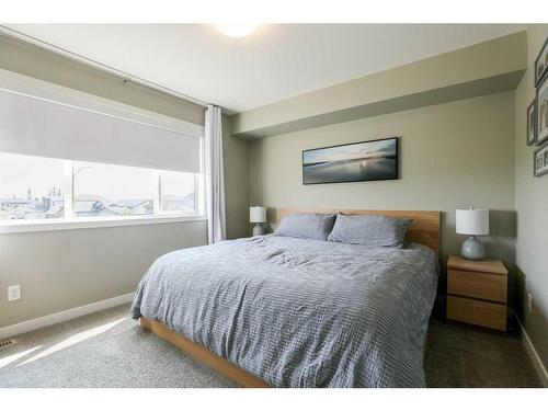 466 Mt Sundance Landing West, Lethbridge, AB - Indoor Photo Showing Bedroom