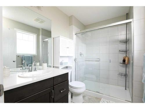 466 Mt Sundance Landing West, Lethbridge, AB - Indoor Photo Showing Bathroom