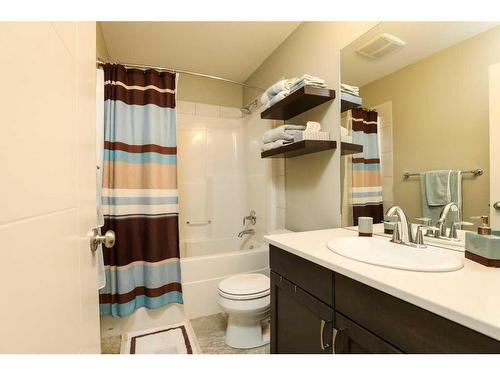 466 Mt Sundance Landing West, Lethbridge, AB - Indoor Photo Showing Bathroom