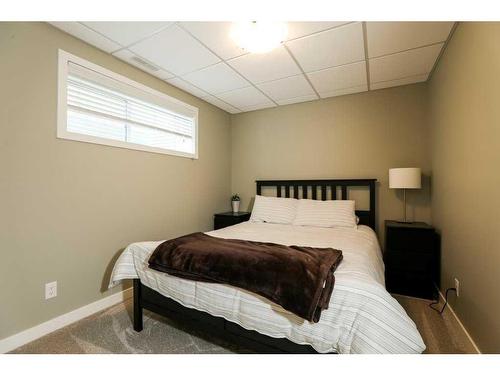 466 Mt Sundance Landing West, Lethbridge, AB - Indoor Photo Showing Bedroom