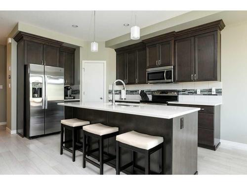 466 Mt Sundance Landing West, Lethbridge, AB - Indoor Photo Showing Kitchen With Upgraded Kitchen