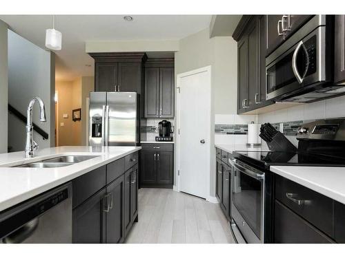 466 Mt Sundance Landing West, Lethbridge, AB - Indoor Photo Showing Kitchen With Double Sink With Upgraded Kitchen