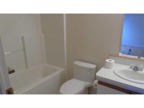 1804 7A Avenue West, Fort Macleod, AB - Indoor Photo Showing Bathroom