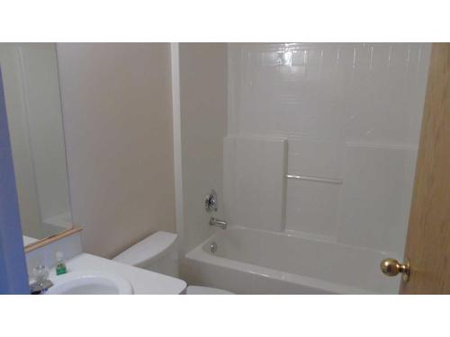 1804 7A Avenue West, Fort Macleod, AB - Indoor Photo Showing Bathroom