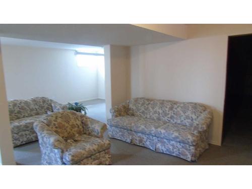 1804 7A Avenue West, Fort Macleod, AB - Indoor Photo Showing Living Room