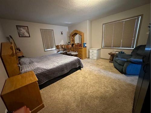 5402 44 Avenue, Taber, AB - Indoor Photo Showing Bedroom