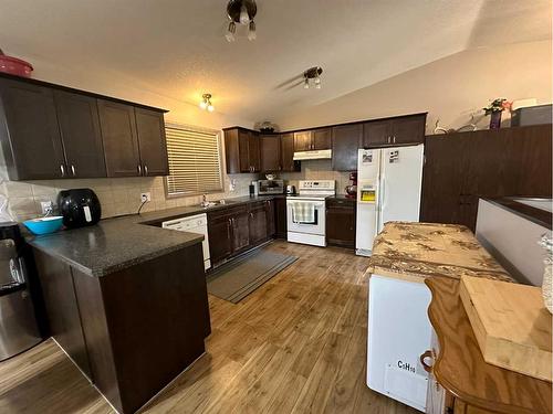 5402 44 Avenue, Taber, AB - Indoor Photo Showing Kitchen