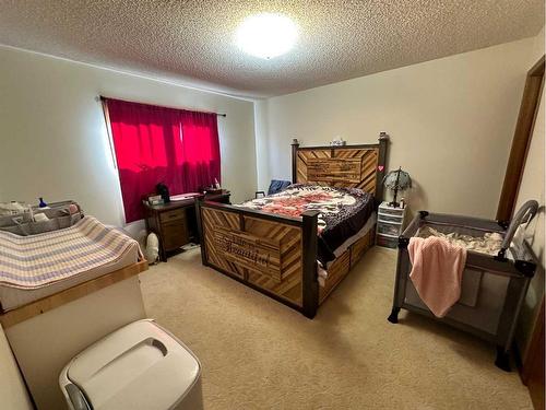 4009 Heritage Drive, Taber, AB - Indoor Photo Showing Bedroom