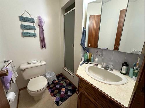 4009 Heritage Drive, Taber, AB - Indoor Photo Showing Bathroom