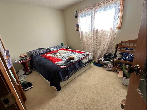 4009 Heritage Drive, Taber, AB - Indoor Photo Showing Bedroom