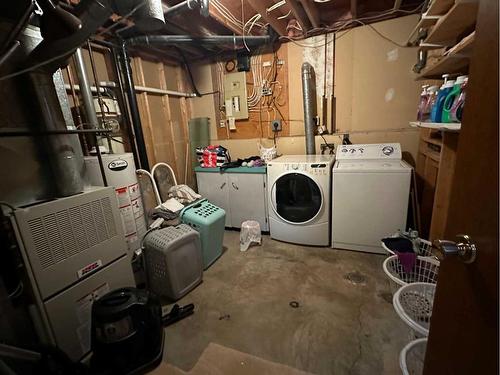 4009 Heritage Drive, Taber, AB - Indoor Photo Showing Laundry Room