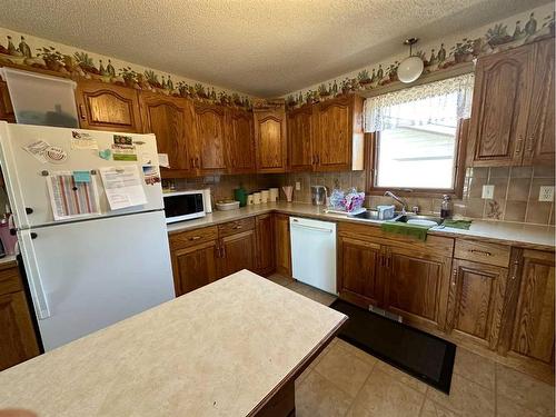 4009 Heritage Drive, Taber, AB - Indoor Photo Showing Kitchen With Double Sink