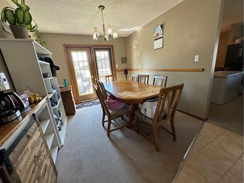 4009 Heritage Drive, Taber, AB - Indoor Photo Showing Dining Room