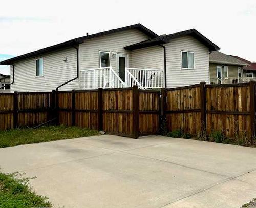 143 Mt Sundance Crescent West, Lethbridge, AB - Outdoor With Exterior