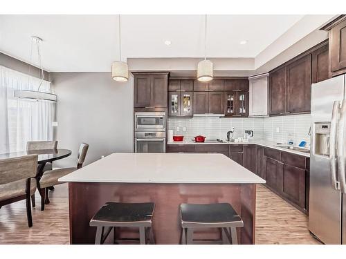 3-406 Highlands Boulevard West, Lethbridge, AB - Indoor Photo Showing Kitchen With Upgraded Kitchen