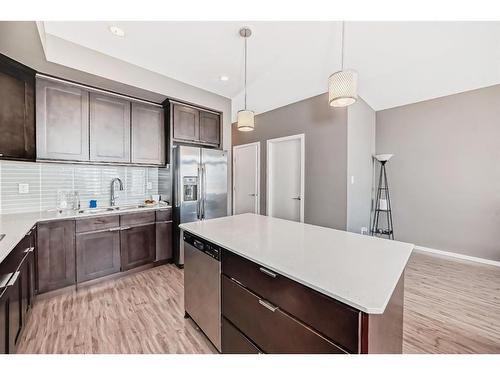 3-406 Highlands Boulevard West, Lethbridge, AB - Indoor Photo Showing Kitchen With Upgraded Kitchen