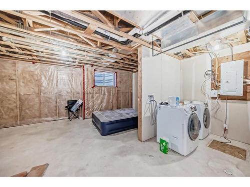 3-406 Highlands Boulevard West, Lethbridge, AB - Indoor Photo Showing Laundry Room