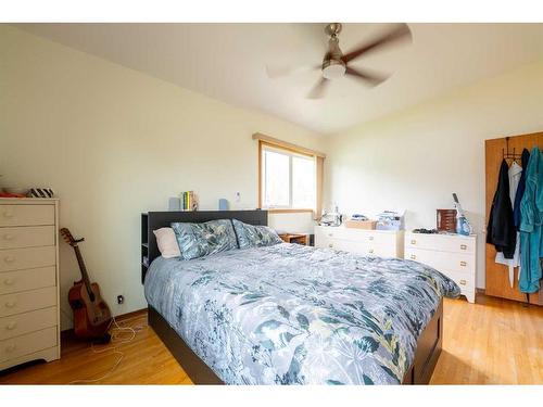 1110 10 Street South, Lethbridge, AB - Indoor Photo Showing Bedroom