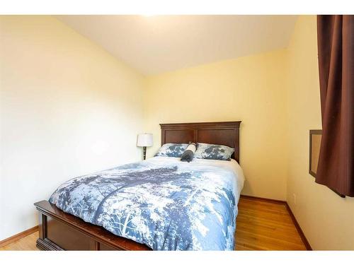 1110 10 Street South, Lethbridge, AB - Indoor Photo Showing Bedroom