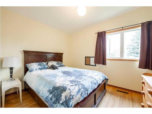 1110 10 Street South, Lethbridge, AB - Indoor Photo Showing Bedroom