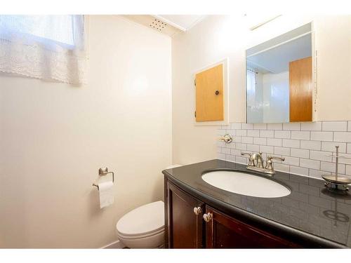 1110 10 Street South, Lethbridge, AB - Indoor Photo Showing Bathroom