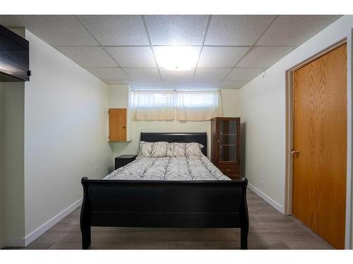 1110 10 Street South, Lethbridge, AB - Indoor Photo Showing Bedroom