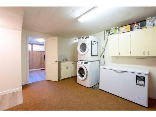 1110 10 Street South, Lethbridge, AB - Indoor Photo Showing Laundry Room