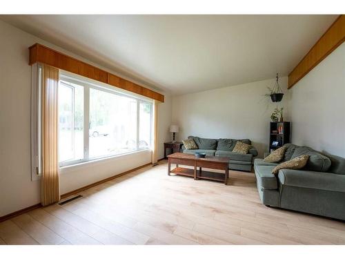 1110 10 Street South, Lethbridge, AB - Indoor Photo Showing Living Room