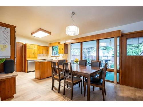 1110 10 Street South, Lethbridge, AB - Indoor Photo Showing Dining Room