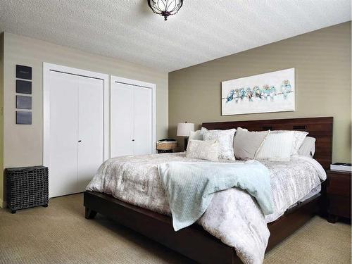 3805 Redwood Road South, Lethbridge, AB - Indoor Photo Showing Bedroom