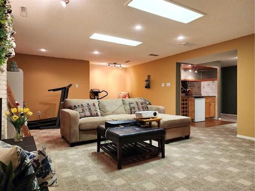 3805 Redwood Road South, Lethbridge, AB - Indoor