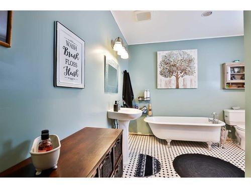 160057 Twp 154, Rural Newell, County Of, AB - Indoor Photo Showing Bathroom